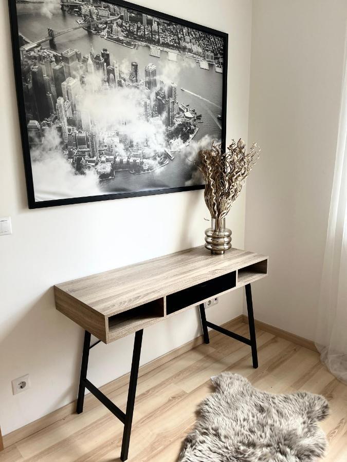 Corvin Promenade Crystal Apartment บูดาเปสต์ ภายนอก รูปภาพ
