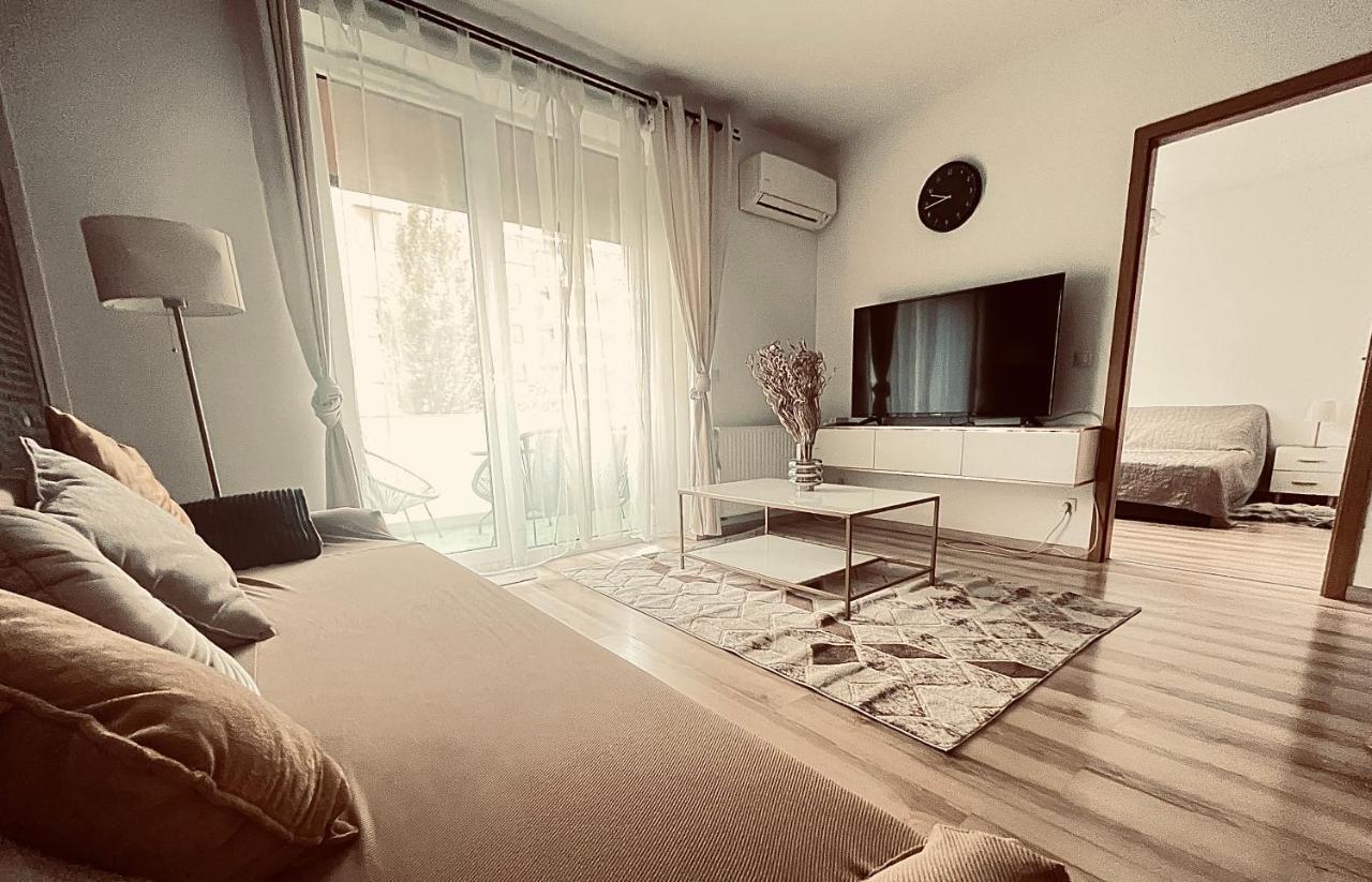 Corvin Promenade Crystal Apartment บูดาเปสต์ ภายนอก รูปภาพ