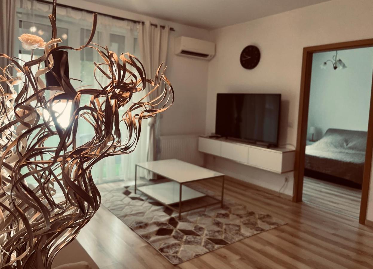 Corvin Promenade Crystal Apartment บูดาเปสต์ ภายนอก รูปภาพ